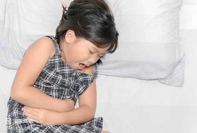 兒童嘔吐是常見癥狀，除了感染因素，家長還要注意這些細節-1