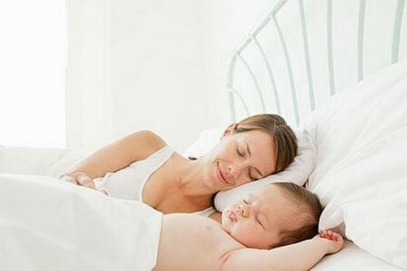 新手媽媽夜間怎麼給寶寶喂奶最好？